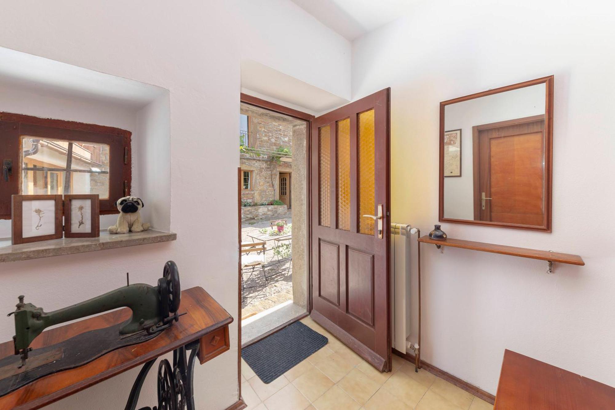 Under The Rock House In Osp With Hot Tub Apartment Ngoại thất bức ảnh
