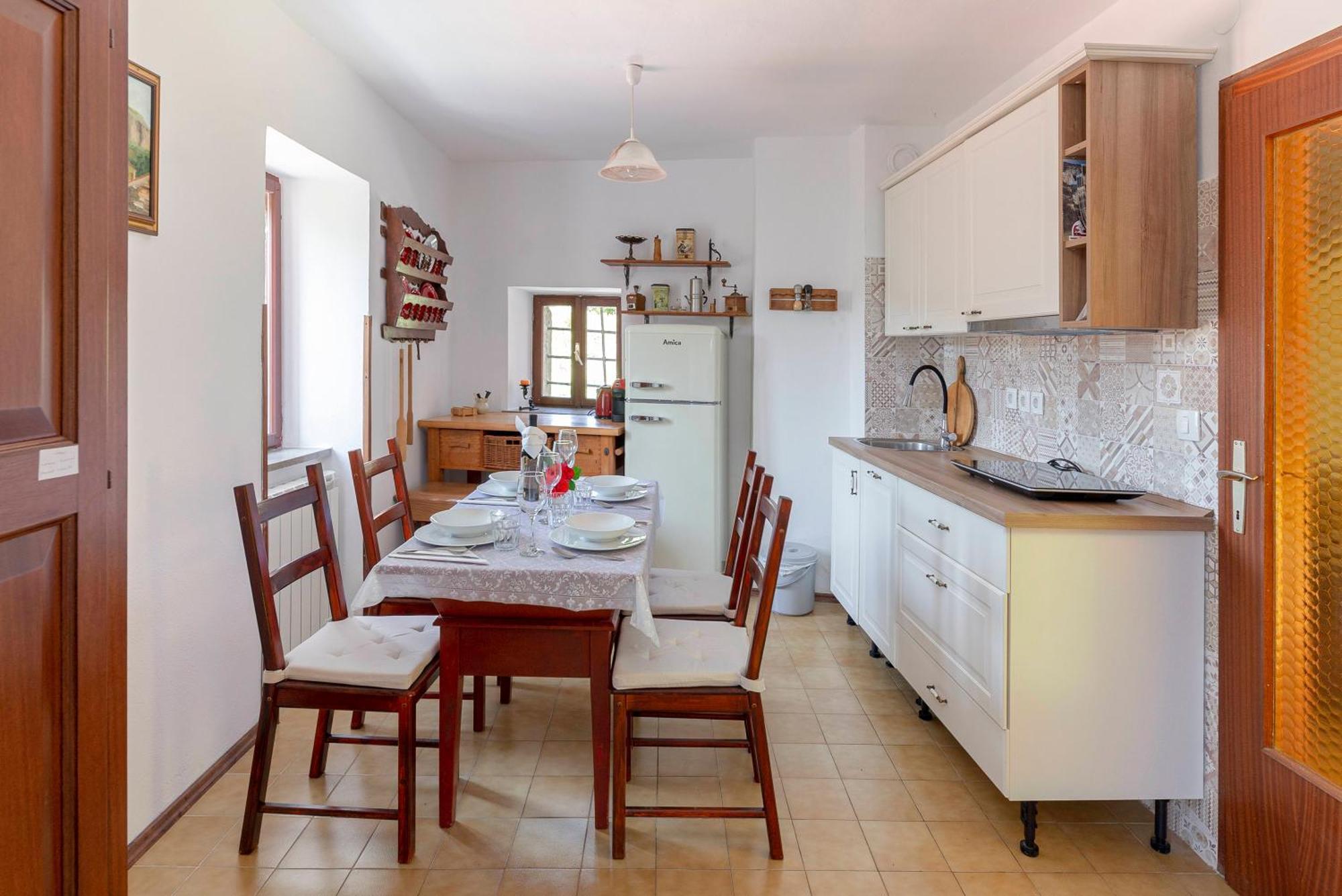 Under The Rock House In Osp With Hot Tub Apartment Ngoại thất bức ảnh