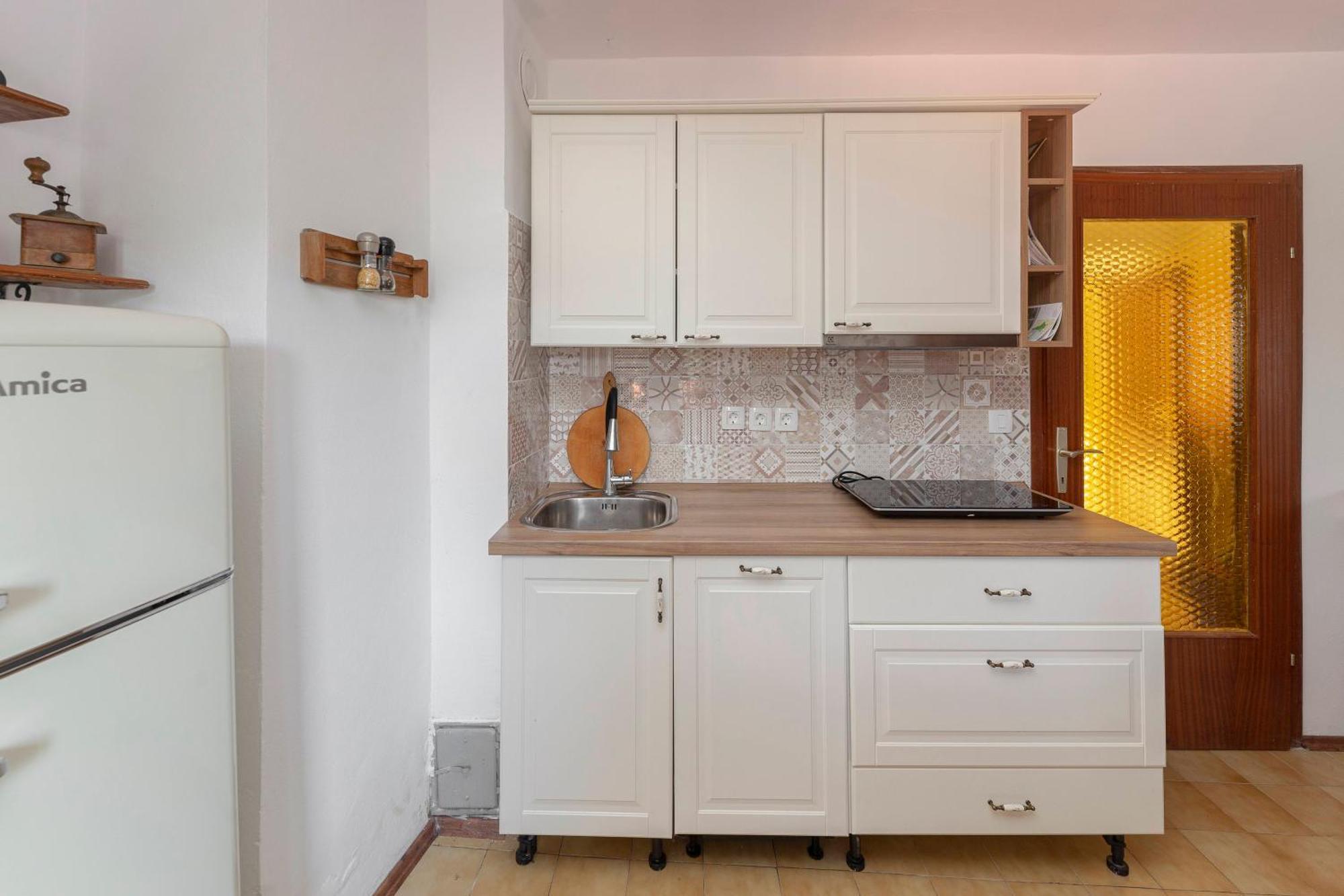 Under The Rock House In Osp With Hot Tub Apartment Ngoại thất bức ảnh