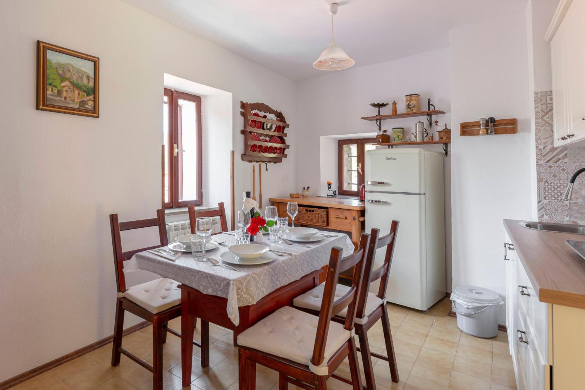 Under The Rock House In Osp With Hot Tub Apartment Ngoại thất bức ảnh
