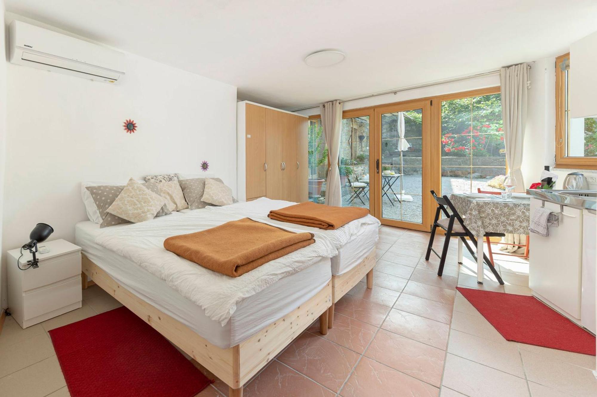 Under The Rock House In Osp With Hot Tub Apartment Ngoại thất bức ảnh
